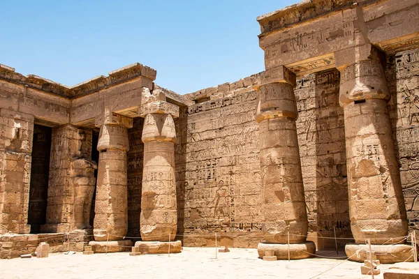 Tapınak Medinet Habu Mısır Ramesses III Luxor Batı Şeria 'da önemli bir Yeni Krallık dönemi yapısıdır. — Stok fotoğraf