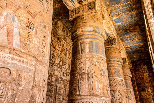 Temple Medinet Habu Egypt Luxor of Ramesses III is an important New Kingdom period structure in the West Bank of Luxor — Stock Photo, Image