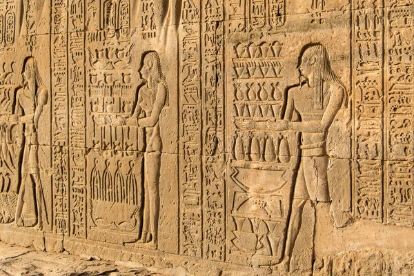 Ruins and Hieroglyphs in the famous Temple of Kom Ombo in Egypt on nile river bank — Stock Photo, Image