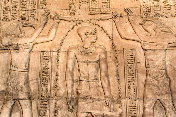 Ruins and Hieroglyphs in the famous Temple of Kom Ombo in Egypt on nile river bank — Stock Photo, Image