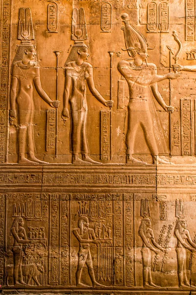 Ruins and Hieroglyphs in the famous Temple of Kom Ombo in Egypt on nile river bank — Stock Photo, Image