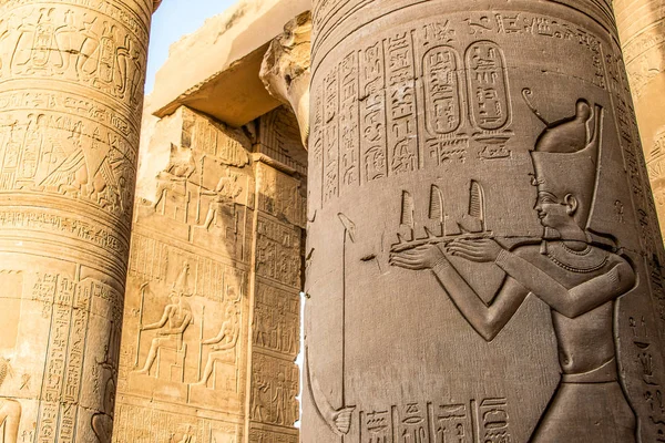 埃及著名的Kom Ombo神殿的遗址与象形文字 — 图库照片