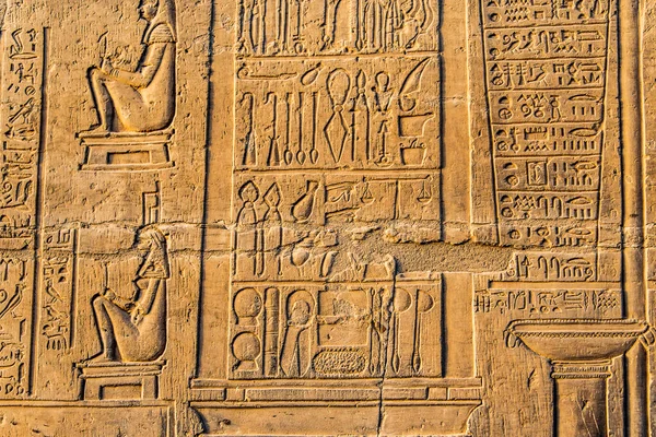 Ruins and Hieroglyphs in the famous Temple of Kom Ombo in Egypt on nile river bank — Stock Photo, Image