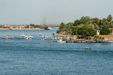 Kom Ombo Mısır 19.05.2018 balıkçı Kom Ombo şehrindeki Nil nehrinde bir teknede