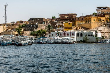 Marina the Egypt 20.05.2018 Philea Tapınağı 'na giden turist botları Aswan Barajı yüzünden tapınağı taşıdı.