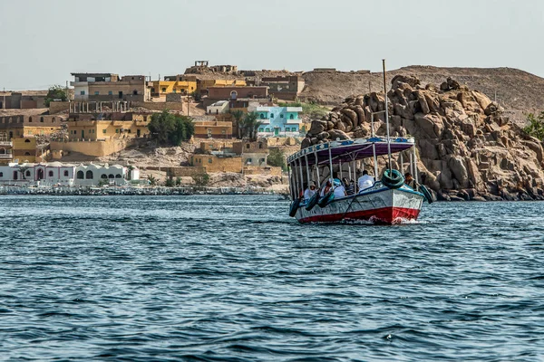 Marina Philae EGYPT 20.05.2018 Barcos de turistas para o templo Philea Projeto da UNESCO mudou de templo por causa da barragem de Aswan — Fotografia de Stock