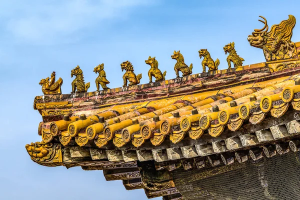 Chine, Pékin, Cité Interdite Différents éléments de conception des bâtiments colorés détails de gros plans sur les toits — Photo