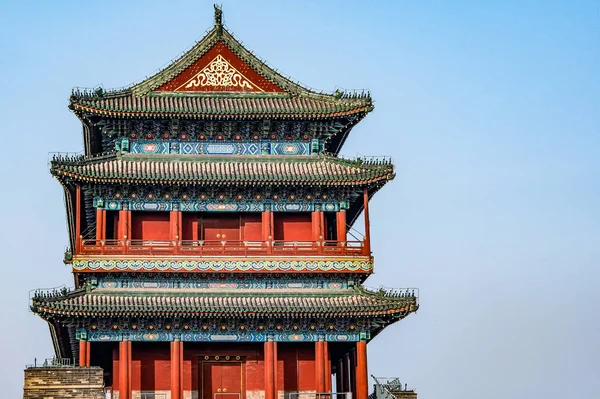Κίνα, Πεκίνο, Απαγορευμένη Πόλη Διαφορετικά στοιχεία σχεδιασμού των πολύχρωμων στέγες κτιρίων closeup λεπτομέρειες — Φωτογραφία Αρχείου