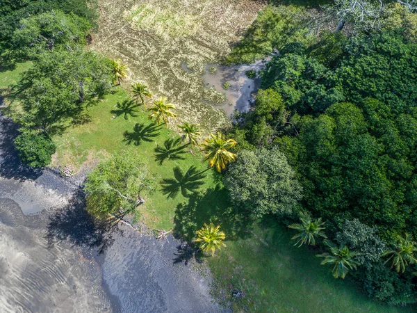 Letecký snímek tropické pláže Playa Arenillas v Kostarice na poloostrově Papagayo pobřeží v Guanacaste — Stock fotografie