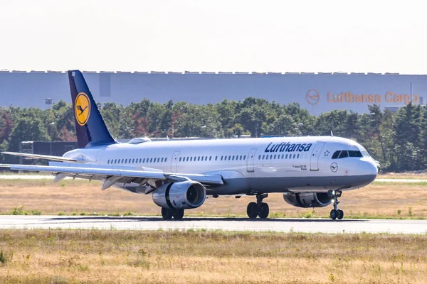 FRANCESCO, GERMANIA 11.08.2019 Lufthansa AIRLINES Airbus A320-214 atterra all'aeroporto di Francoforte sul Meno — Foto Stock