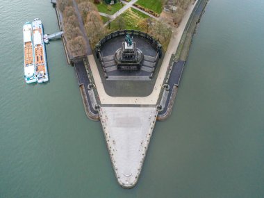 Koblenz şehir Almanya tarihi bir anıt Alman köşe nerede Ren ve mosele birlikte güneşli bir günde nehirlerinin