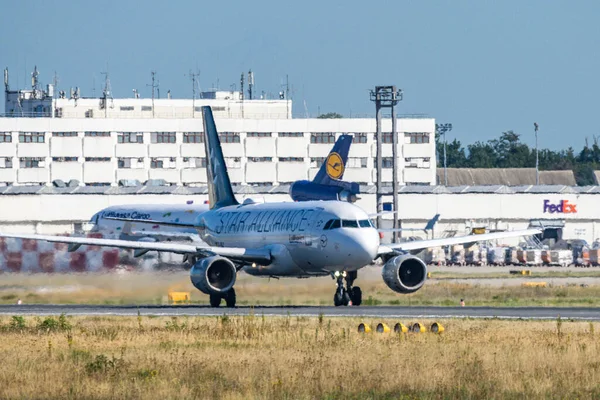 Frankfurt Deutschland 11.08.2019 Lufthansa Airlines D-Ailf Airbus A319-114 hebt am Flughafen Fraport ab — Stockfoto