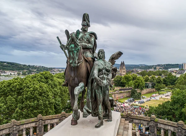 Koblenz City Németország történelmi emlékmű Német sarok, ahol a folyók orrszarvú és mosele együtt folyik — Stock Fotó