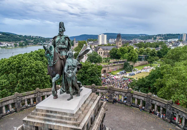 Koblenz City Németország történelmi emlékmű Német sarok, ahol a folyók orrszarvú és mosele együtt folyik — Stock Fotó