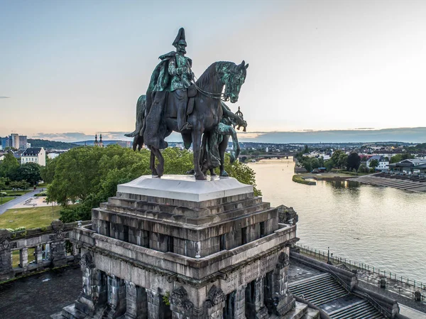 Koblenz City Németország történelmi emlékmű Német sarok, ahol a folyók orrszarvú és mosele együtt folyik — Stock Fotó