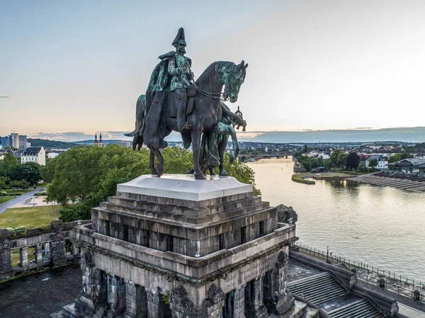 Koblenz City Alemanha monumento histórico esquina alemã onde os rios rhine e mosele fluem juntos — Fotografia de Stock