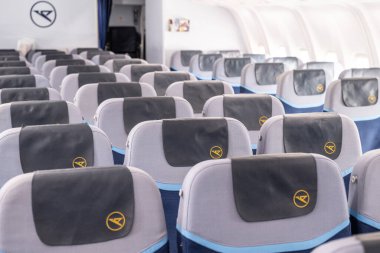 Frankfurt Almanya 18.11.19 Condor Hava Yolları iç koltuk sırası ve bir Boeing Airplane içinde logo.