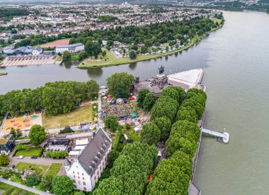 Koblenz Şehri Almanya 14.06.2019 Tarihi Alman Köşesinde Elektronik Şarap Etkinliği güneşli bir günde