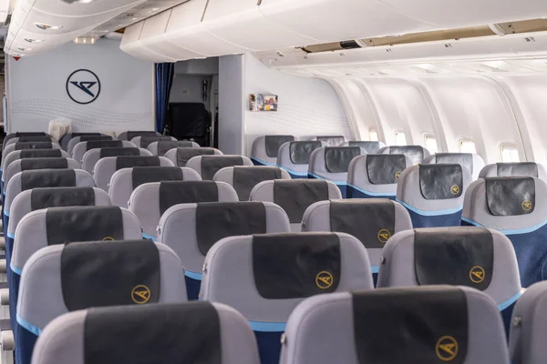 Frankfurt Alemania 18.11.19 Asiento interior del avión Condor Air filas con logo dentro de un avión Boeing —  Fotos de Stock