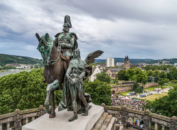 Koblenz City Duitsland historisch monument Duitse Hoek waar de rivieren rhine en mosele samenvloeien — Stockfoto
