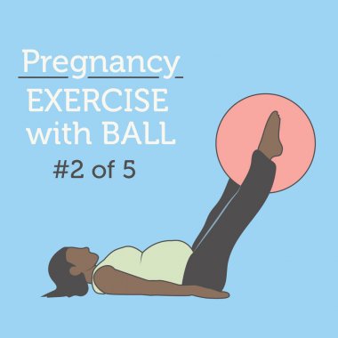 Farklı bir Afrikalı-Amerikalı genç bayan onun gebelik Exerci yapıyor