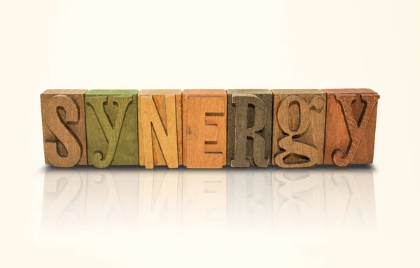 Synergy Word Block Letters - Fondo blanco aislado — Foto de Stock