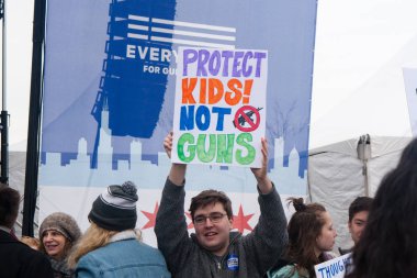 Mart için bizim yaşıyor Chicago / Chicago, Illinois - 24 Mart 2018: Mart için bizim yaşıyor ve ralli Mart düzenlenen Chicago'da genç insanlar tarafından.