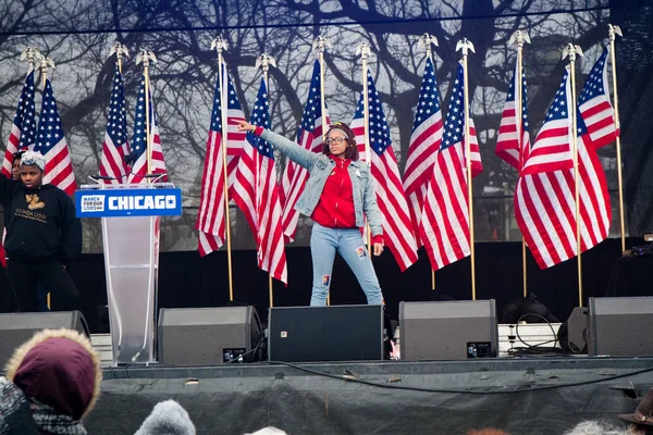 Mart için bizim yaşıyor Chicago / Chicago, Illinois - 24 Mart 2018: Mart için bizim yaşıyor ve ralli Mart düzenlenen Chicago'da genç insanlar tarafından.