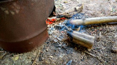 Kil yanan Tay geleneksel kömür sobası