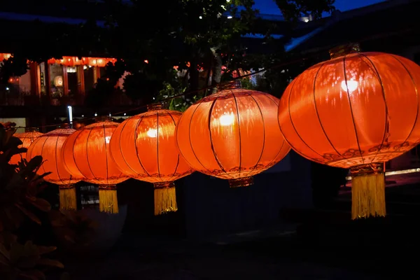 Lámpara Roja China Cuerda Una Línea Negro — Foto de Stock