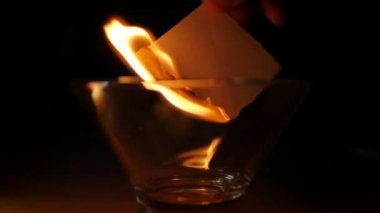yanan Kağıt bardakta