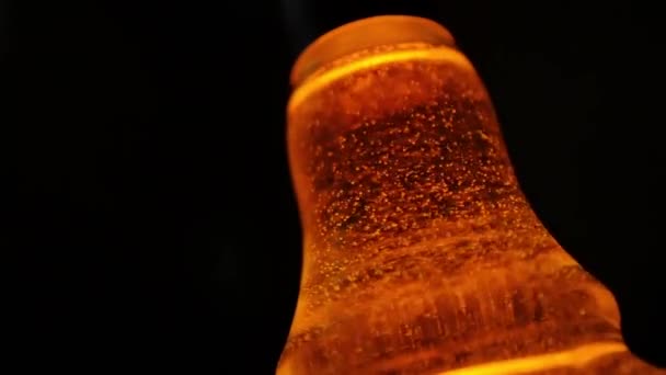 Burbujas de whisky cámara lenta — Vídeos de Stock