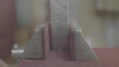 Metal Plaka ile Kapatma Mengenesi