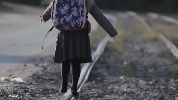 Menina caminha em trilhos — Vídeo de Stock