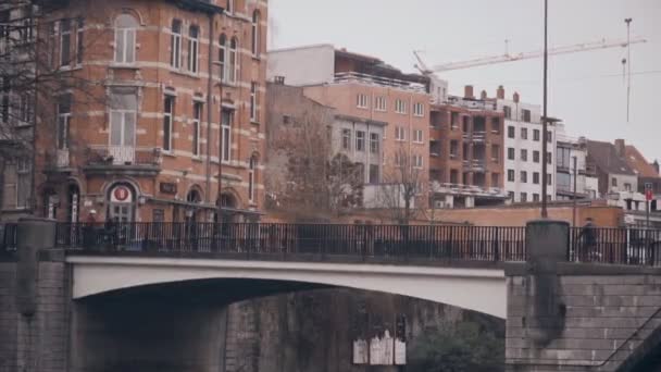 Gent, Gent, grachten en bruggen in het centrum — Stockvideo