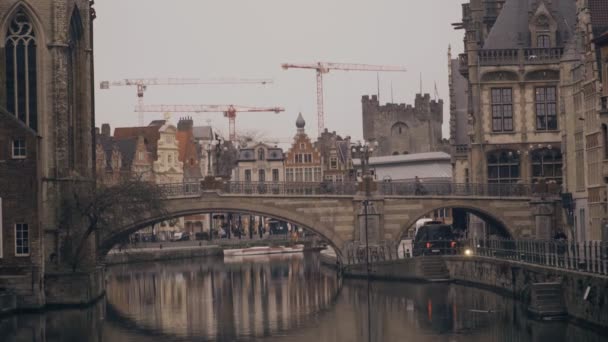 Gent, Gent, kanaler och broar i centrum Royaltyfri Stockfilm