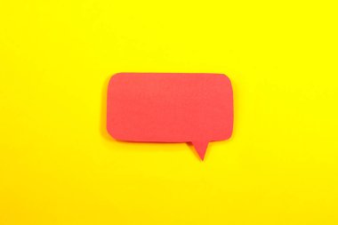 yeşil zemin üzerine konuşma balonu