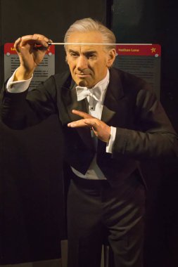 New York City, Usa Jule 13, 2013: Leonard Bernstein balmumu heykeli Madame Tussauds 'un New York Times Meydanı' ndaki balmumu müzesinde.