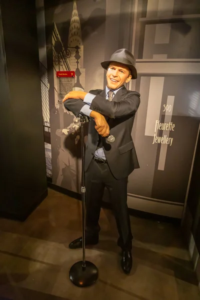 New York Şehri, Usa Jule 13, 2013: Frank Sinatra balmumu heykeli Madame Tussauds 'un New York Times Meydanı' ndaki balmumu müzesinde.