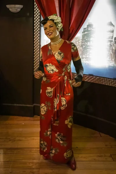 New York City, ABD 13 Temmuz 2013: Billie Holiday balmumu heykeli New York Times Meydanı 'ndaki Madame Tussauds balmumu müzesinde.