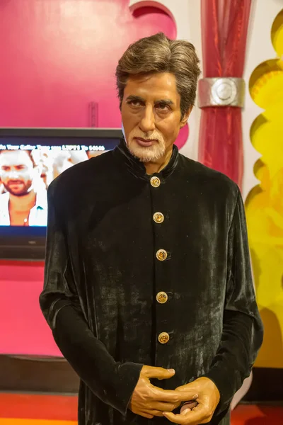 New York City, Usa 13 Temmuz 2013: New York Times Meydanı 'ndaki Madame Tussauds balmumu müzesinde Amitabh Bachchan figürü.
