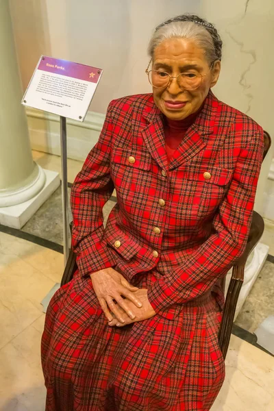 New York Şehri, Usa Jule 13, 2013: Rosa Parks balmumu heykeli New York Times Meydanı 'ndaki Madame Tussauds balmumu müzesinde.