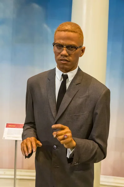New York City, Usa Jule 13, 2013: Malcolm X balmumu heykeli New York Times Meydanı 'ndaki Madame Tussauds balmumu müzesinde.