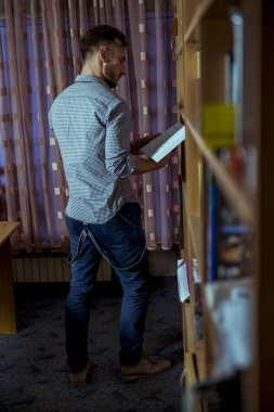 Öğrenci Kitaplığı'nda çalışma gece