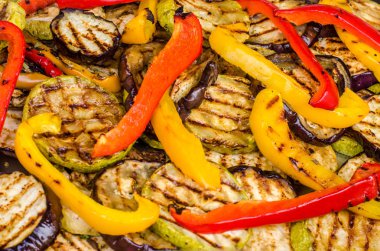 Bir ızgara ızgara sebze