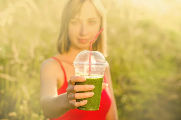 Diet Drink Organic Smoothie Smiling Healthy Woman Drinking Fresh Green — Stock Photo, Image