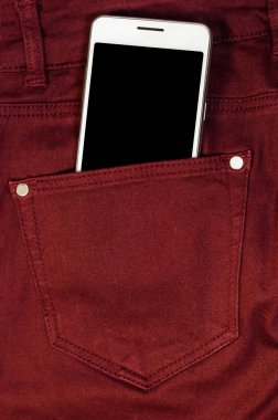 Yakın kadar Bussines moda şık akıllı telefon ekran kopya alanı beyaz içinde hareket eden kırmızı jerry kot geri cep Denim Hipster 