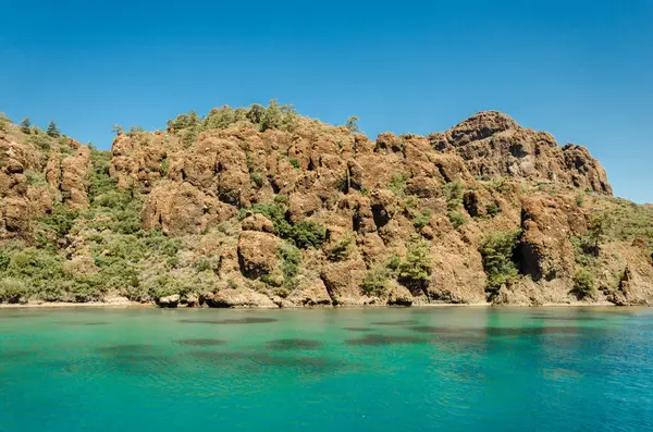 Ver Isla Turquía Mar Egeo Agua Costa Rocosa Desierta Cerca — Foto de Stock