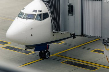 Yol açın, Havaalanı bekleyen açılış adlı yolcu iniş uçak