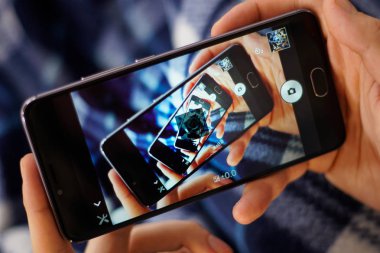 Akıllı telefonunuzda görüntülerin ayna labirent